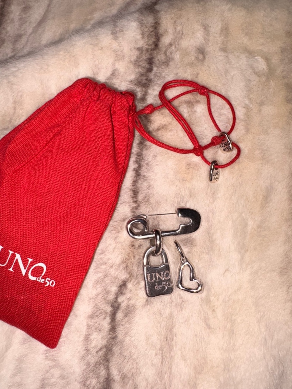 UNOde50 Limited-Edition Brooch and Heart Charm